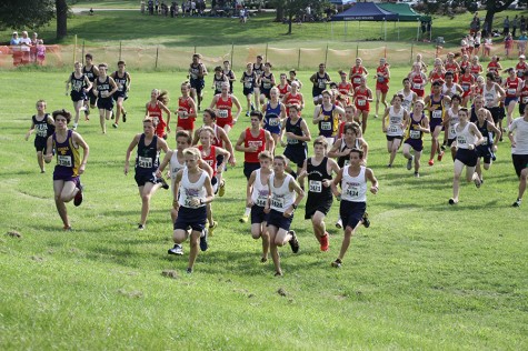 Blake Selm, Andrew Lofgren, Kyle Andersen, and Matthew Dixon run ahead together as the race begins.