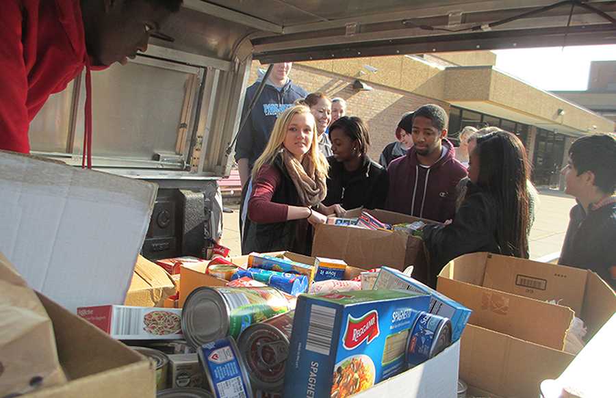 Students aid Mrs. Annie Wayland as they put boxes of donations from the canned food drive in the back of a truck to be taken to Circle of Concern. We’re being thankful and then we’re going into winter break where we’re reflecting as a community about how much we have. It’s just a perfect correlation for us to give back to the community and give back to those that are in need, Wayland said. 