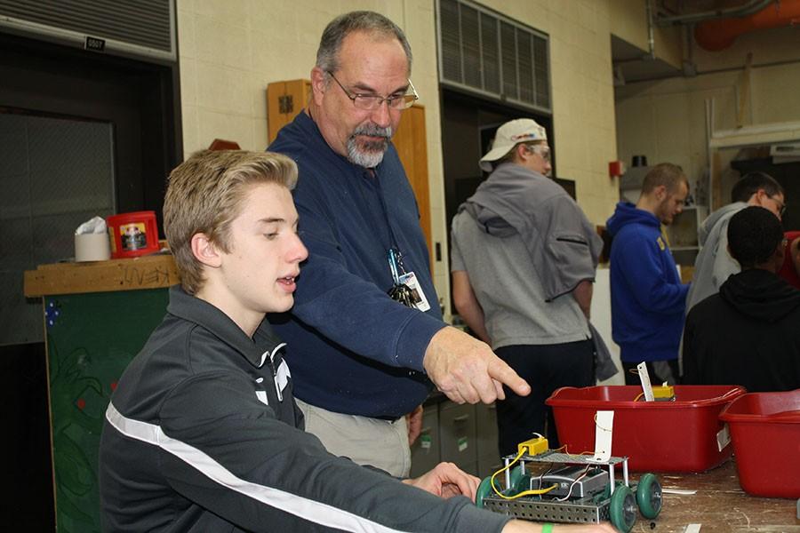 Cliff Amen helps freshman Daniel Loaney in Robotics. 