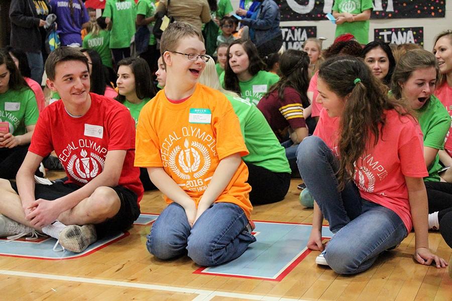 Junior+Chris+Williams+and+sophomore+Sophia+Malpocker+hang+out+with+their+Special+Olympics+buddy.