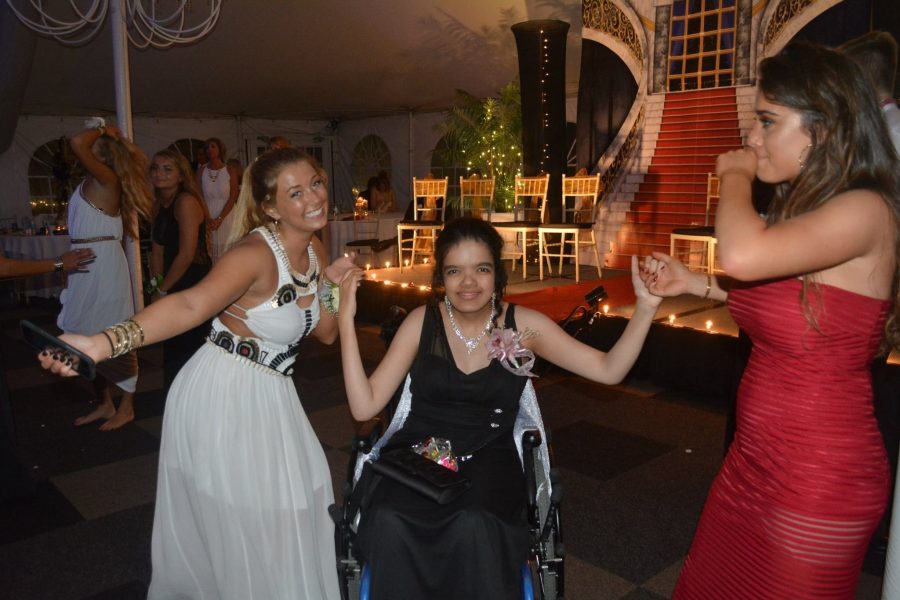 Seniors Megan Barton, Teju Nibhanupudi, and Brittany Davega danced the night away.