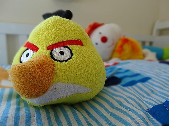 angry birds yellow bird chuck