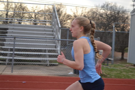 Tess Allgeyer runs down the track as she gets back into the program. Fighting through her injury, Allgeyer hopes to return. “I should be able to come back and compete with the team, and I will be able to run track next year,” Allgeyer said.