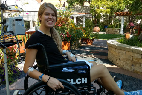 At St. Louis Children’s Hospital, senior Lauren Chapman visits the eighth floor garden after a treatment. Chapman enjoyed looking out at the views of Forest Park. “At that point I dont think I had been outside in at least two weeks, it was really cool just to leave that room and feel the breeze and see the trees,” Chapman said. 