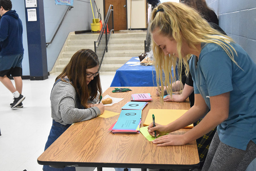 Stopping+on+their+way+into+lunch%2C+students+write+letters+for+the+students+of+Marjory+Stoneman+Douglas+High+School.+Students+were+given+the+opportunity+to+write+letters+the+week+of+Feb.+4-8.+%E2%80%9CThe+goal+in+doing+this+is+to+make+the+students+at+Parkland+feel+love+and+support+as+they%E2%80%99re+approaching+the+one+year+anniversary+of+this+difficult+time%2C%E2%80%9D+senior+Sophie+Pellegrino+said.