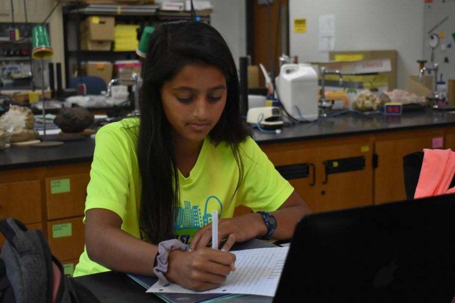 Working on homework for AP Statistics, senior Anjali Shah student aids for science teacher and Beta Chi Pi sponsor Sally Steininger. Shah has had Steininger as a teacher since sophomore year, taking AP Biology last year, and she is also now Beta Chi Pi president. “I enjoy helping out because I took all the material last year, so it’s nice to be able to help them with labs with parts that I know I had trouble with,” Shah said.