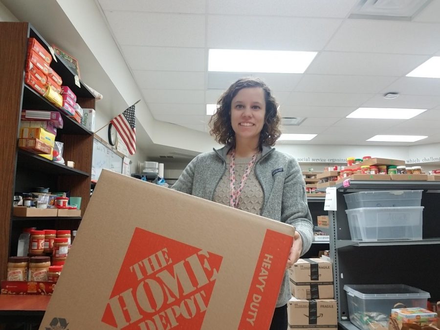 Parkway+Food+Pantry+Social+Worker+Jess+Buettner+delivers+Thanksgiving+items+to+families+in+need+Nov.19.+Approximately+eight+schools+in+the+Parkway+District+rallied+around+to+help+with+this+event.+%E2%80%9CAll+the+things+that+you+think+of+in+your+normal+thanksgiving+dinner+we+include+so+that+it%E2%80%99s+a+little+less+that+families+have+to+worry+about%2C%E2%80%9D+Buettner+said.%0A