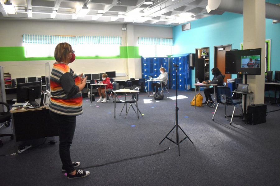 Theater teacher Amie Gossett instructs her Foundations of Acting students on how to stand away from the camera when they perform. The students in the back were critiquing the performances that the online students gave to the class. “I’m going to run the class as I would run it if I were in-person completely. Things worked out very well last quarter virtually for theater classes, which was more than I had ever expected, so I am just going to improve on that model,” Gossett said.
