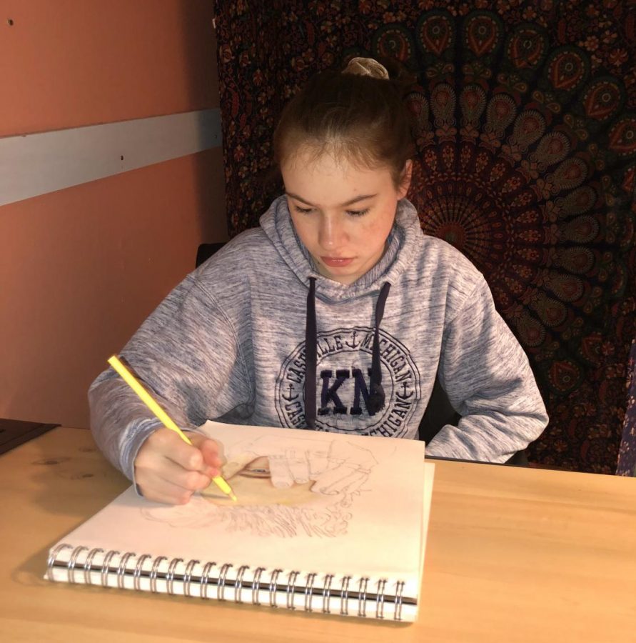 Coloring+a+portrait%2C+freshman+Rachel+Thomson+sits+at+her+desk.+Thomson%E2%80%99s+mother%2C+an+artist%2C+is+her+biggest+influence.+%E2%80%9CShe%E2%80%99s+encouraged+me+to+keep+going+from+the+beginning.+I+wasn%E2%80%99t+that+good+when+I+first+started%2C+but+I%E2%80%99m+lucky+she+encouraged+me+to+keep+at+it.+I+think+if+she+didn%E2%80%99t+support+me%2C+I+would+have+stopped+drawing+a+long+time+ago%2C%E2%80%9D+Thomson+said.