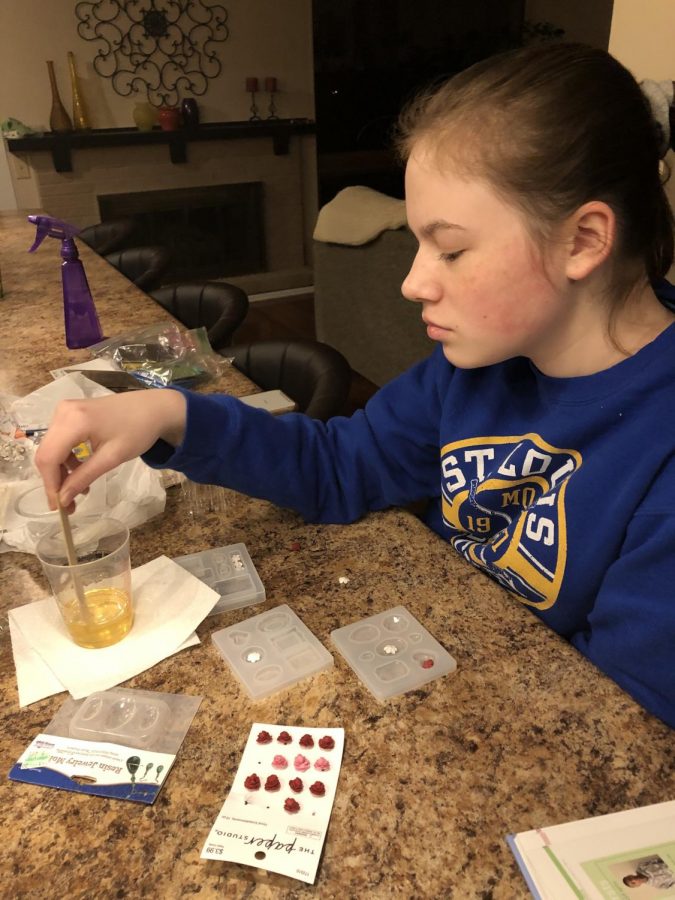 Stirring resin, freshman Julia Thomson comes up with a new product idea. Thomson gets a lot of inspiration for Sunny Simone Co merchandise from social media. “I’ll go on TikTok or Instagram, and I will see someone have this really cool idea. It’ll spark something in my mind like, ‘oh, I like that color or lip gloss and that would be really cool if we did this,’” Thomson said. 
