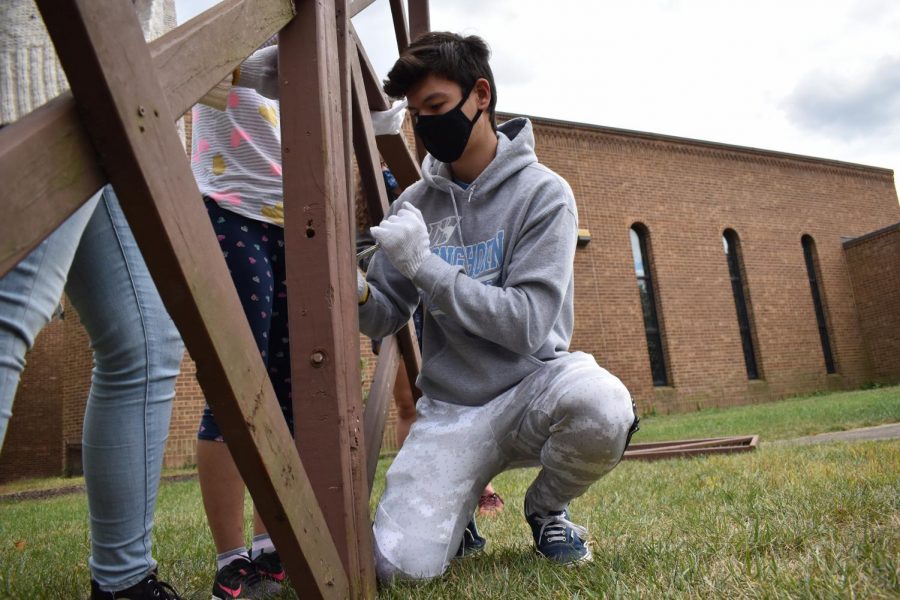 Working with the right tools, senior Tengis Kelley participates in constructing a Sukkah for the United Hebrew Congregation. Kelley enjoyed taking part in National Honors Society and getting the time to work with his peers to help the community. “NHS personally is a great way for someone to become better connected with their surroundings,” Kelly said. “As someone who was new to the St. Louis area [as of] two years ago, working different service opportunities has helped me meet new people and learn more about the area.”