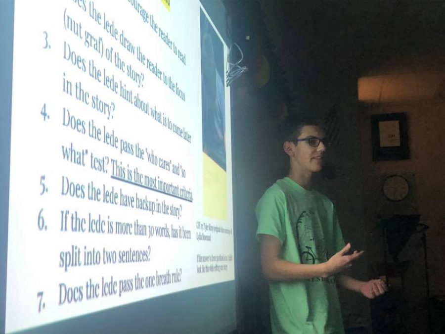 Senior Tyler Kinzy teaches 2019-2020 Convergence Journalism I students how to write ledes.