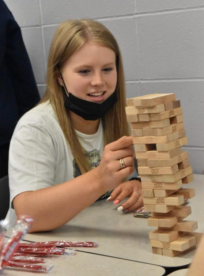 Sophomore Abigail Wheeler plays Jenga with her friends on the last day of school after turning in their finals. Between flying twizzlers and giggling friends, Wheeler tried to ignore the distractions around her. “