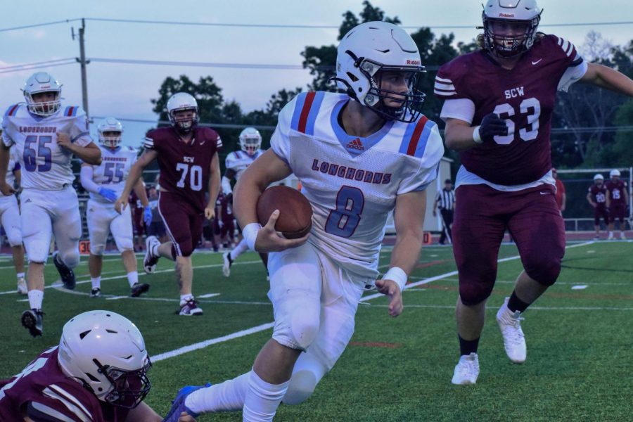 Clutching the ball on a quarterback run, junior Joseph Federer hustles on the field, attempting to score a touchdown. As a child, Federer grew up watching football. “An NFL player who inspires me is [quarterback] Kyler Murray. He is a very accurate quarterback and can also make tremendous plays with his feet,” Federer said.