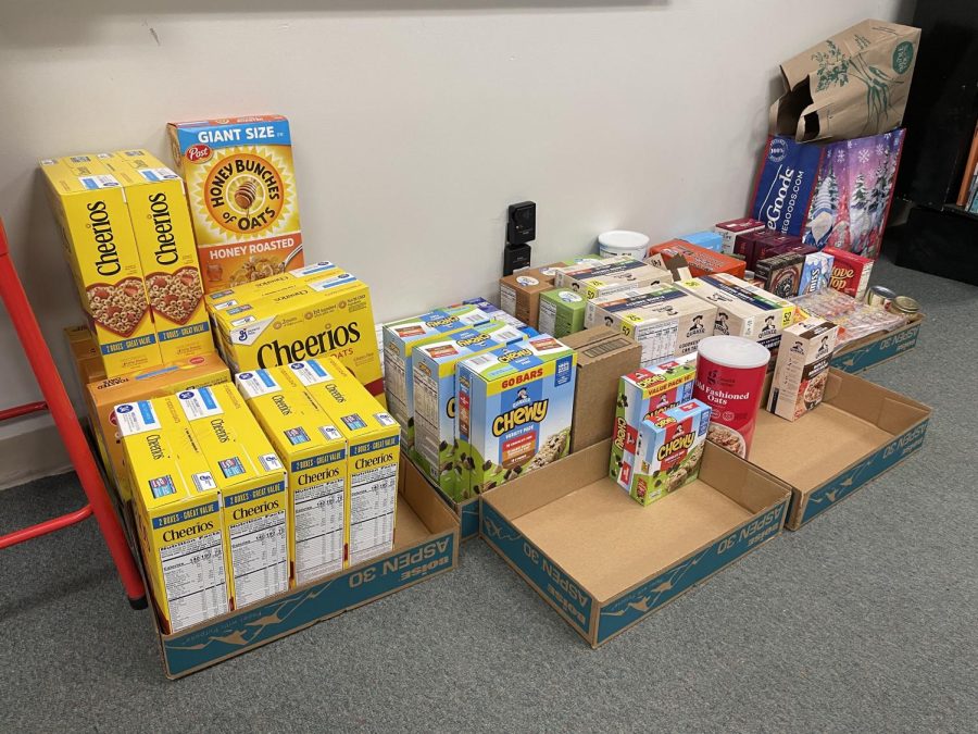 After+two+days+of+collecting+donations%2C+the+Pathfinder+has+751+items+to+donate+to+the+Parkway+Food+Pantry.+English+teacher+Shannon+Cremeens+took+the+lead+in+the+competition+donating+280+items%3B+however%2C+English+teachers+Cara+Borgsmiller+and+Michelle+Kerpash+have+121+and+126+donations.+%E2%80%9CIt%E2%80%99s+important+for+the+community+to+be+involved.+Even+the+smallest+donation+can+help%2C%E2%80%9D+senior+and+Parkway+Food+Pantry+volunteer+Kailey+Hartle+said.