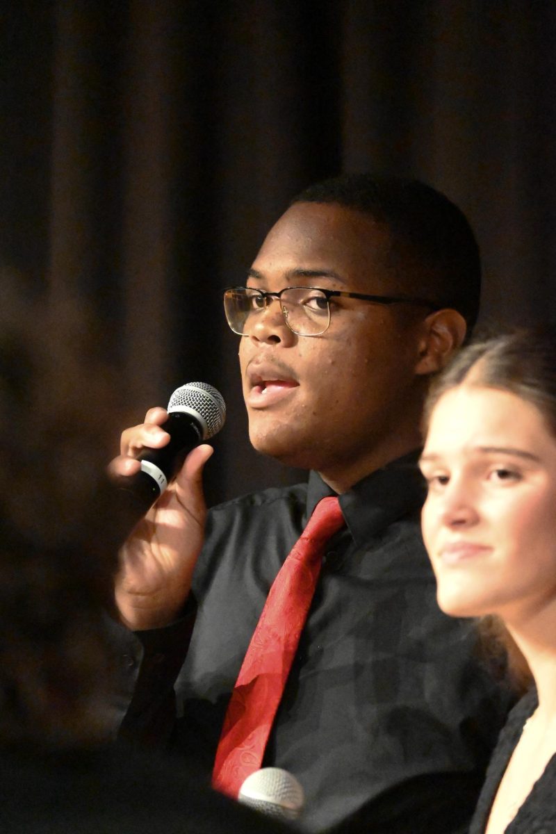 Sophomore Trent Young sings at the fall jazz choir concert. In addition to joining the school’s jazz choir, Young sang with the concert choir and began acting classes at Center of Creative Arts (COCA). “Rather than focusing on one thing, I like to broaden my [horizons], whether it’s with college, university, or a career as a whole,” Young said.