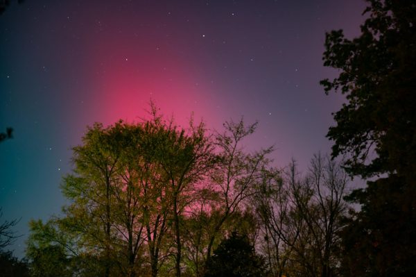 On Nov. 12, the northern lights took over the skies of St. Louis. Typically, this event only occurs towards the poles of the northern and southern hemispheres; however, a round of severe solar storms caused them to appear much farther south than usual. “It's usually very rare. I think it's my parents’ first time seeing them as well,” sophomore Tyler Wilson said.